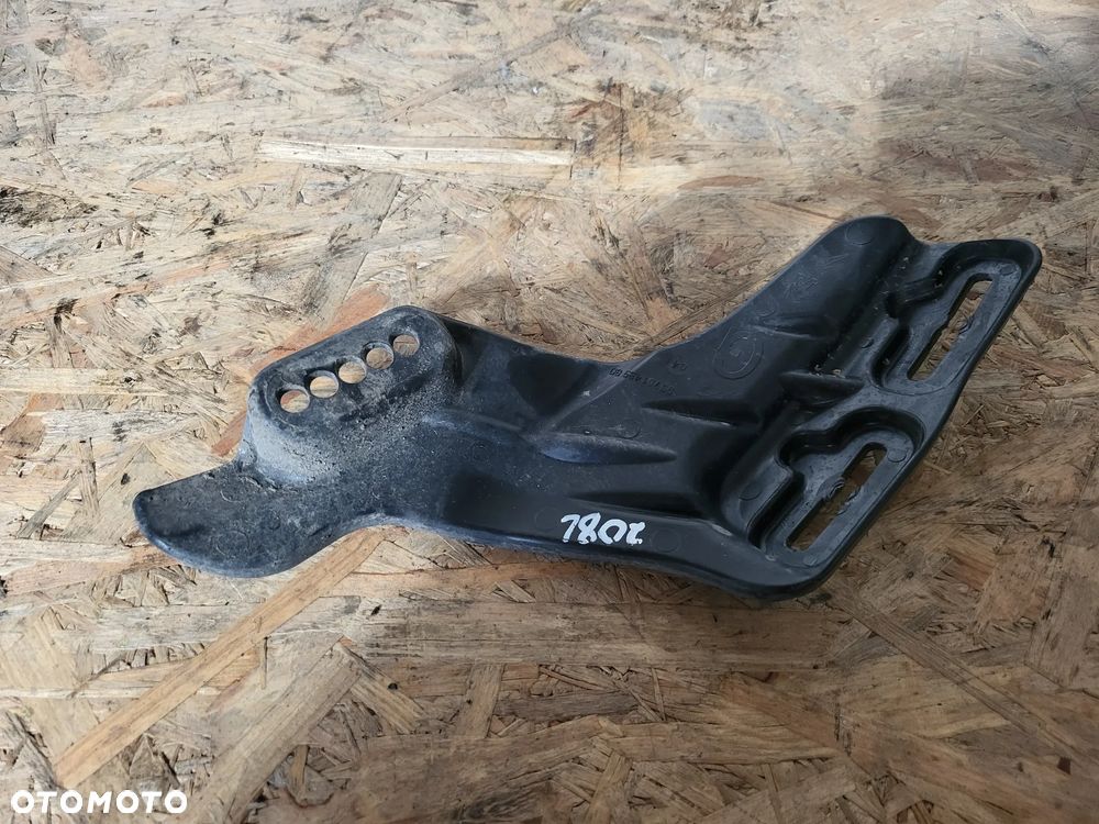 Mocowanie błotnika lewe przednie Peugeot 208 - 1