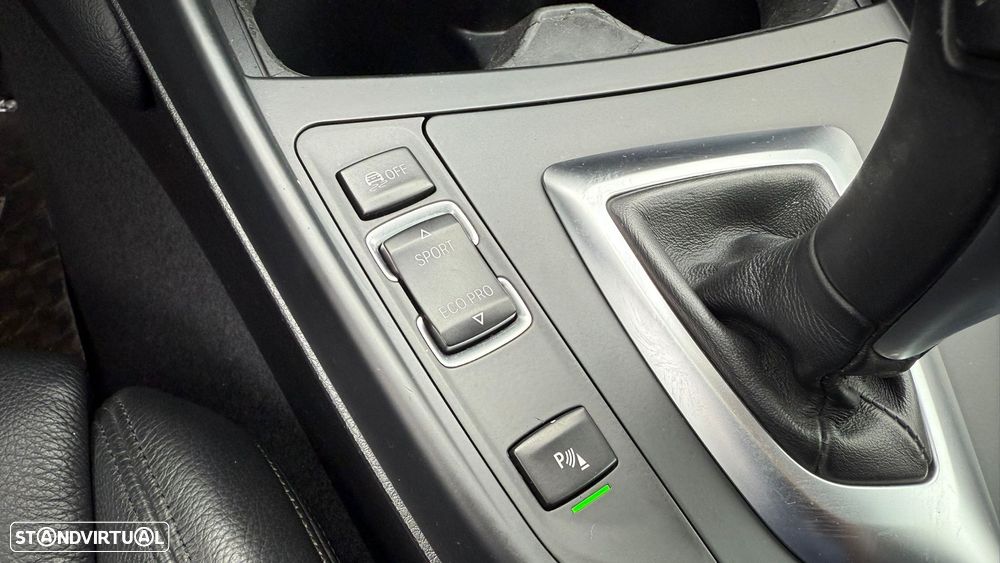 BMW 125 d Pack M - 42