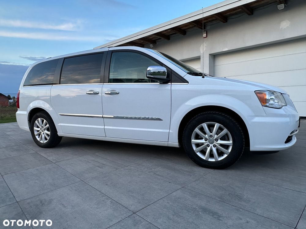 Chrysler Town & Country 3.6 Limited - 7