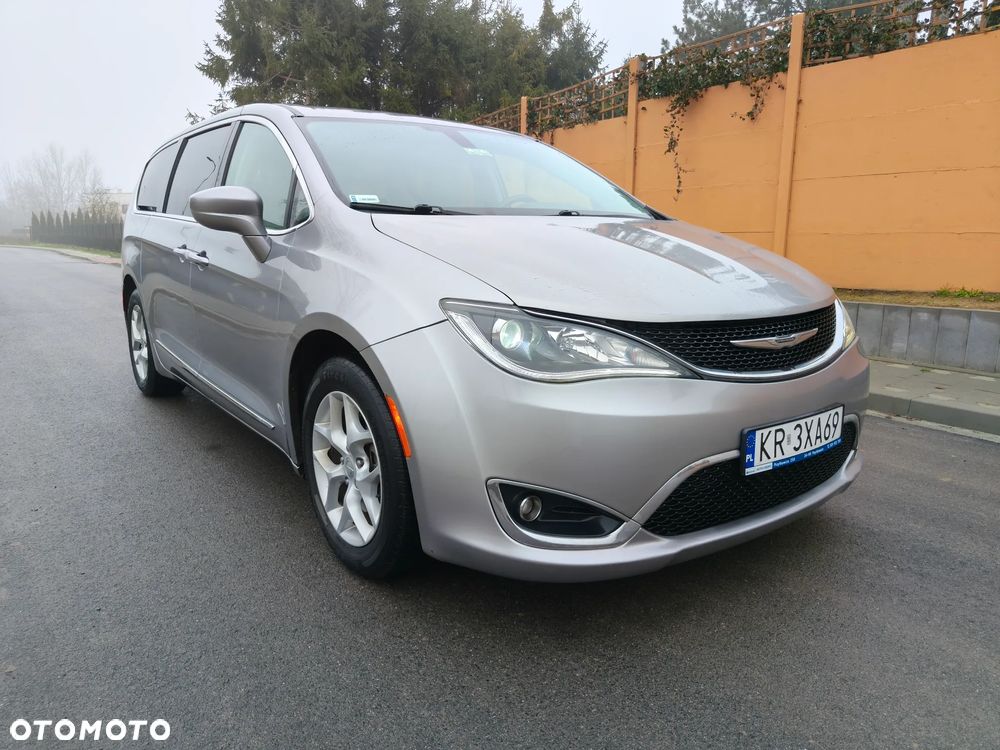 Chrysler Pacifica - 8