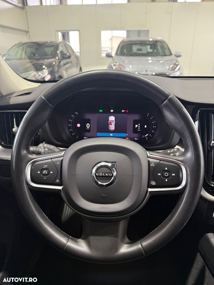 Volvo XC 60 B4 MHEV AWD Momentum Pro - 9