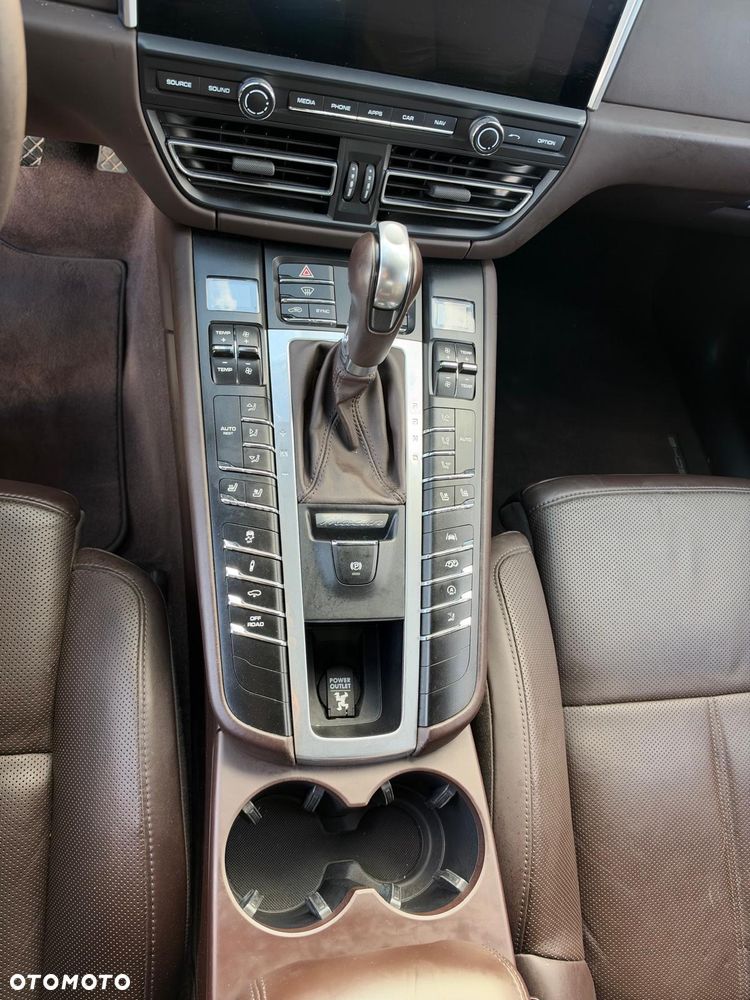 Porsche Macan GTS - 25