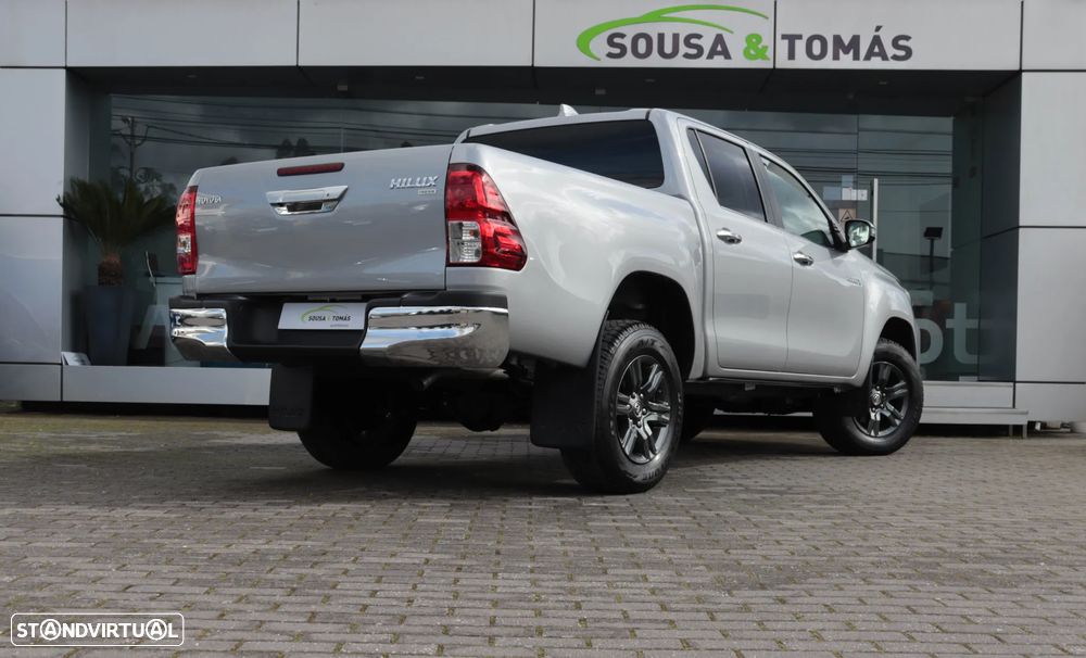 Toyota Hilux 2.4 D-4D 4WD CD CH Aut. - 4