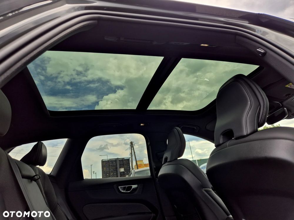 Volvo XC 60 T6 Plug-In Hybrid AWD Plus Dark - 8