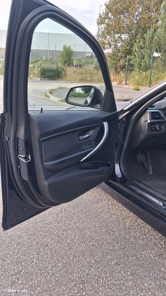 BMW 320 d Auto Line Luxury - 23