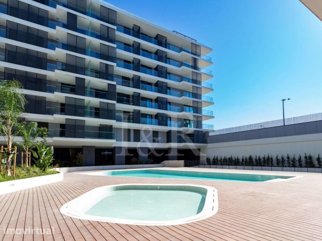 Apartamento T4 com varanda e estacionamento na Praça de Espanha - Grande imagem: 4/96