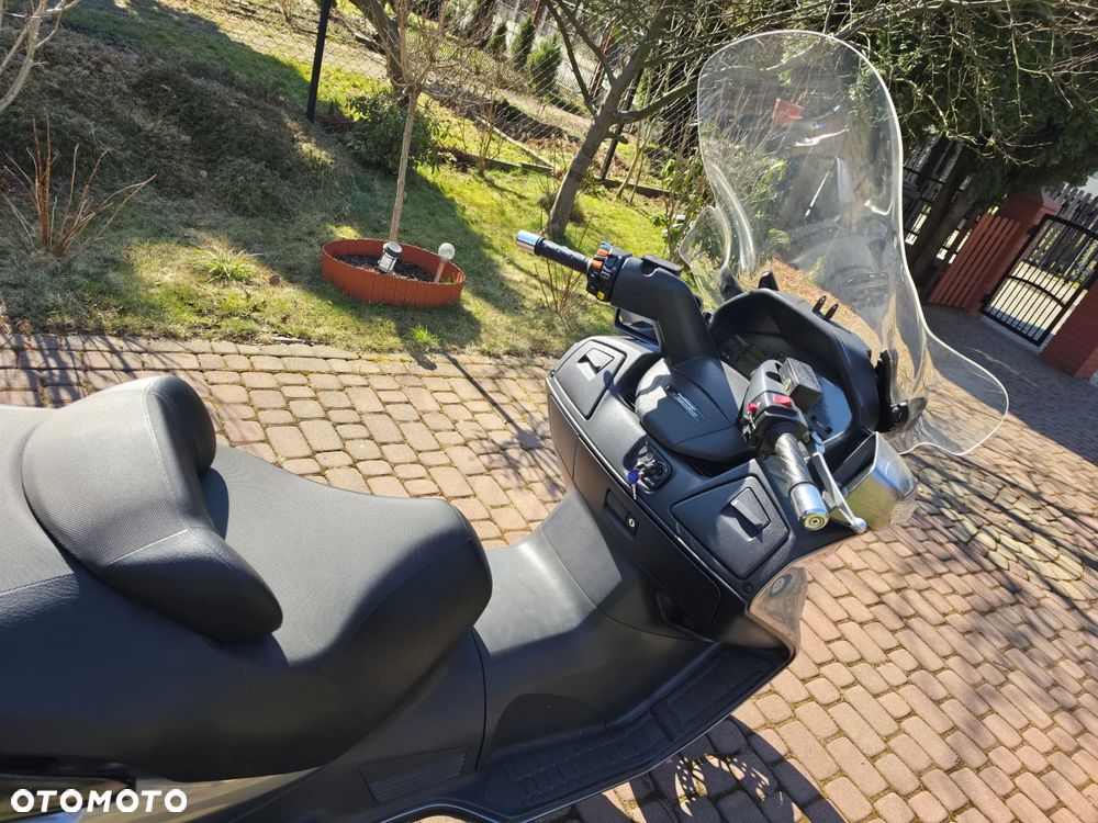 Suzuki Burgman - 6