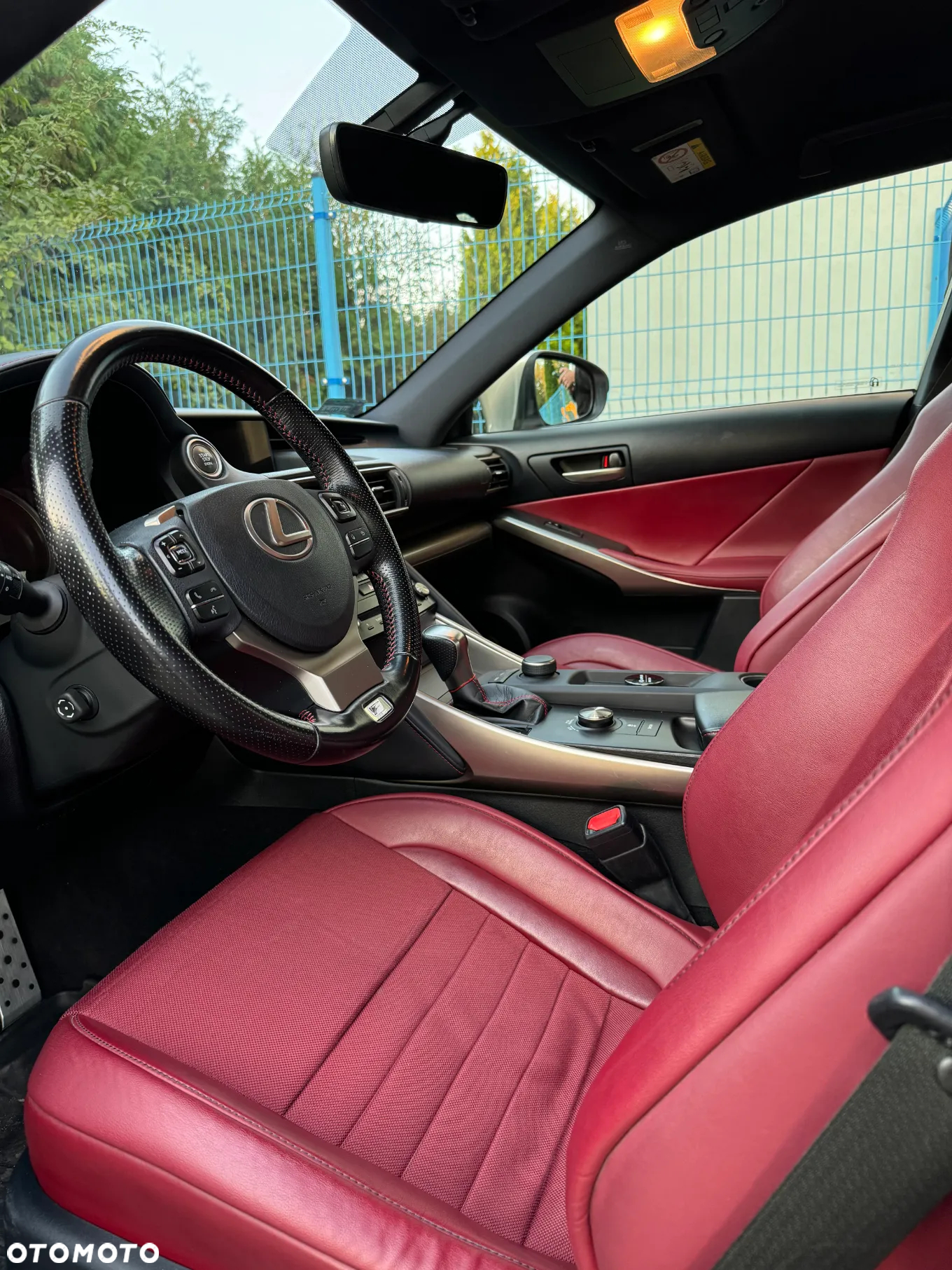 Lexus IS 200t / 300 F Sport - 11