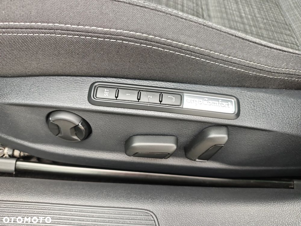 Volkswagen Passat 2.0 TDI EVO Elegance DSG - 17