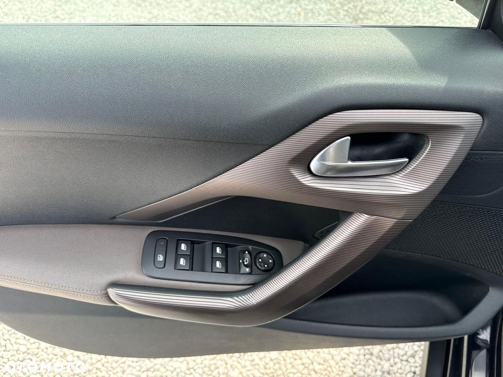 Peugeot 2008 1.6 e-HDi Allure S&S - 19