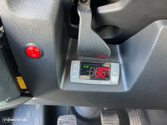 Renault TRAFIC 2.0 COM FRIO - 12