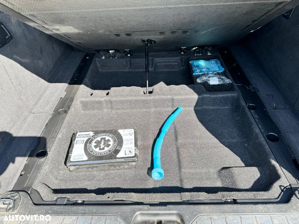 BMW Seria 5 520d xDrive AT - 12