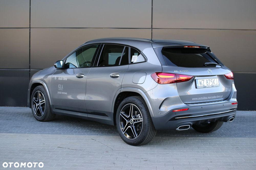 Mercedes-Benz GLA - 8