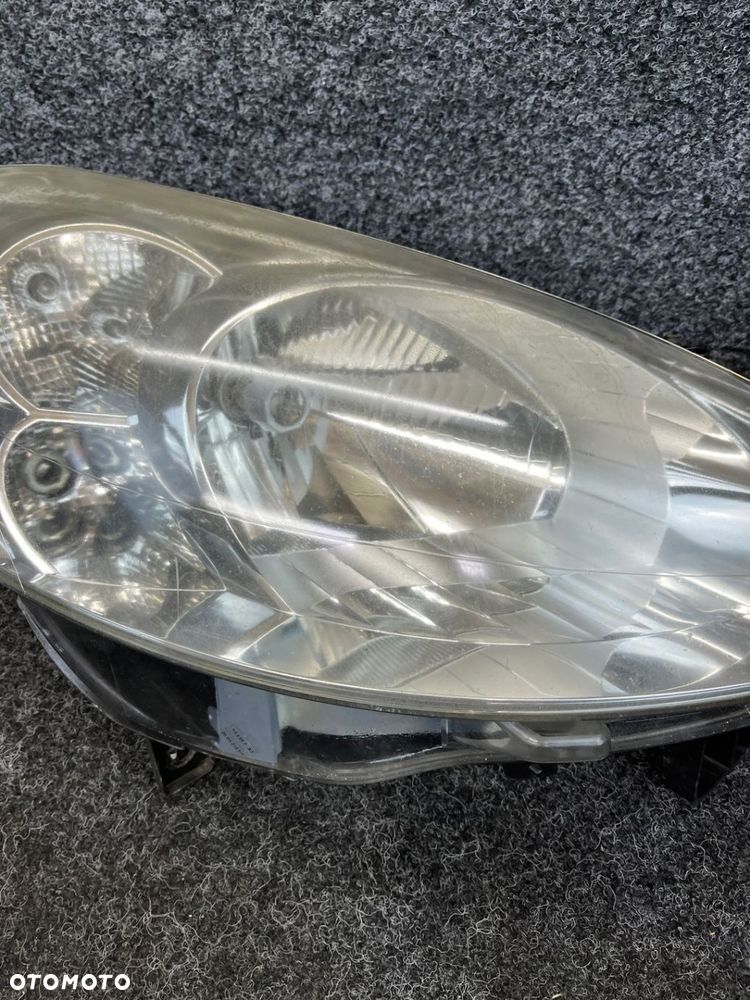 peugeot partner II lampa prawy przód prawa przednia OE europa - 4