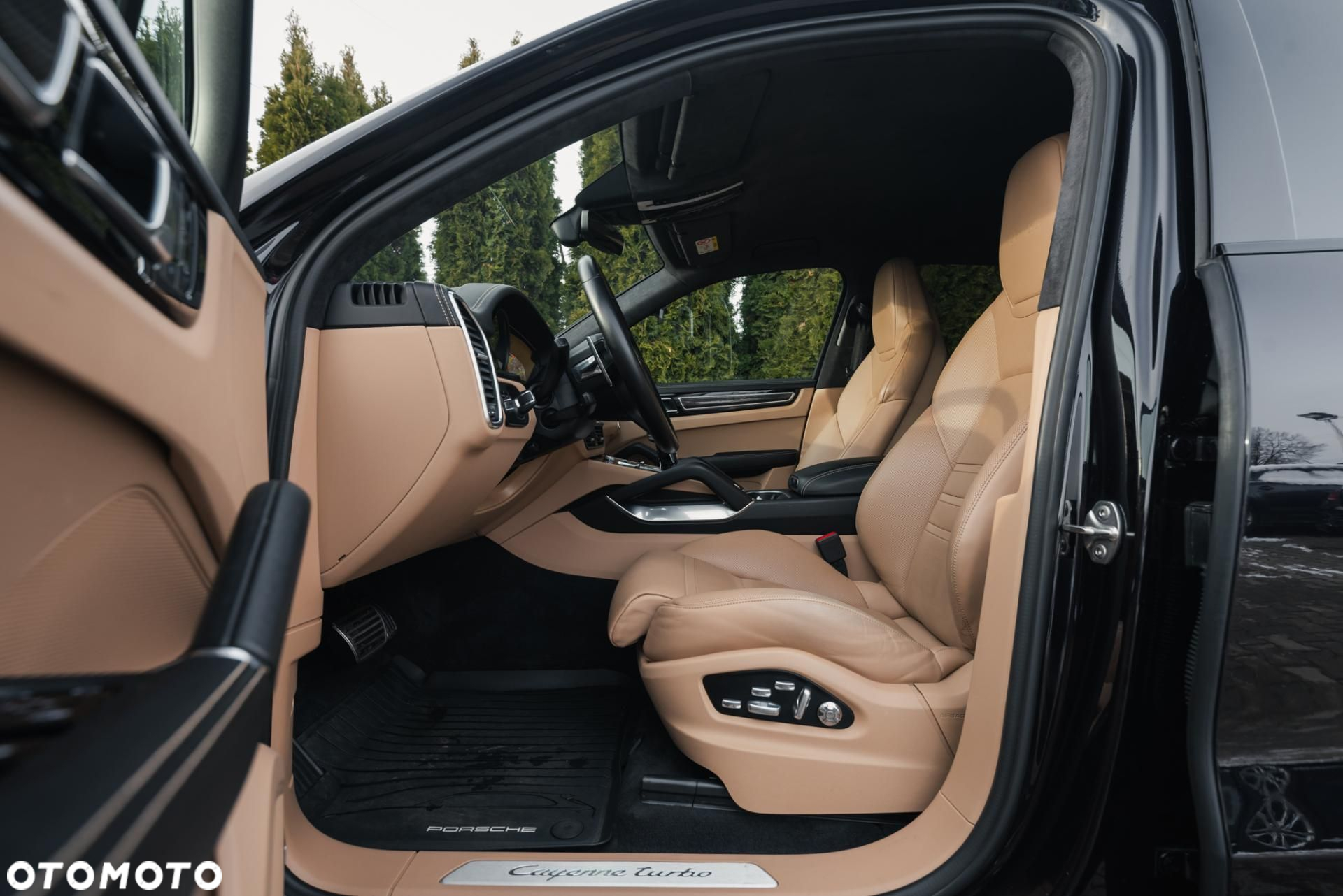 Porsche Cayenne Turbo - 12
