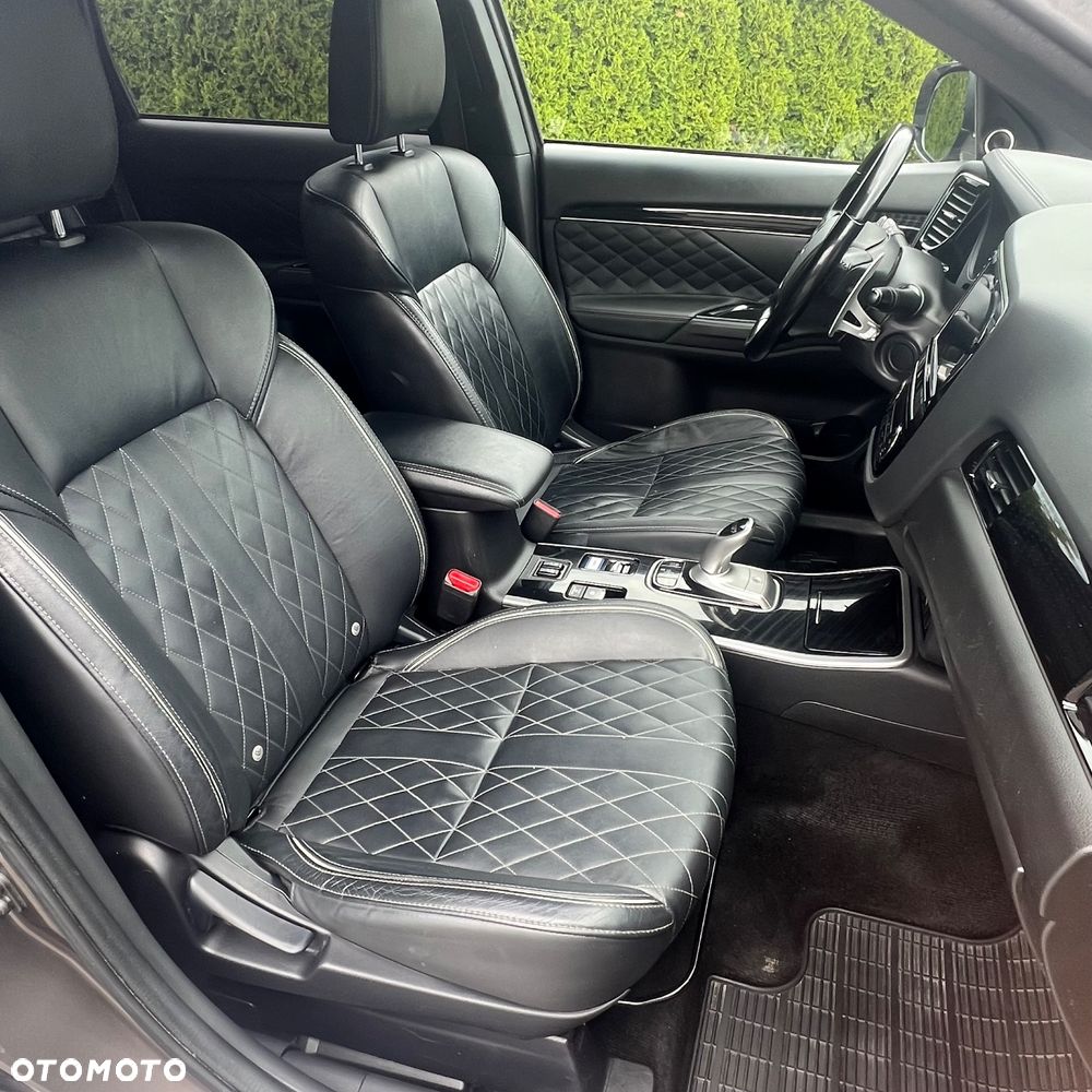 Mitsubishi Outlander 2.4 4WD Diamant - 29