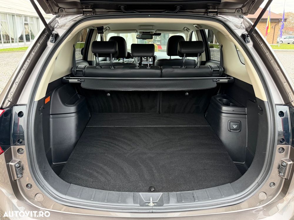 Mitsubishi Outlander 2.4 4WD Plug-In Hybrid Plus - 37