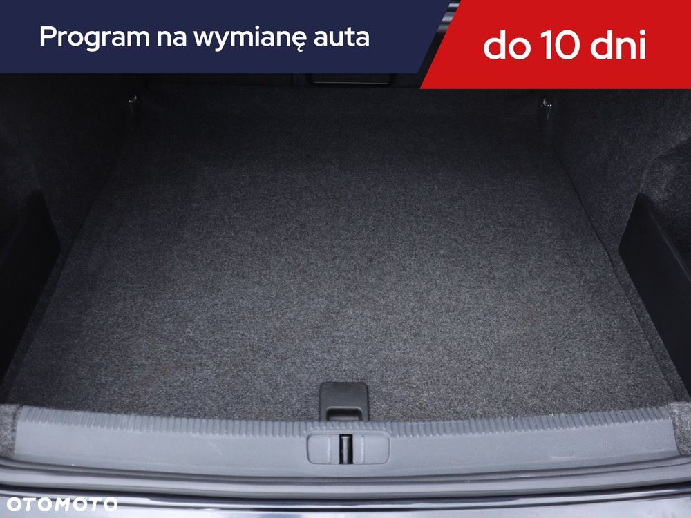 Volkswagen Passat - 14