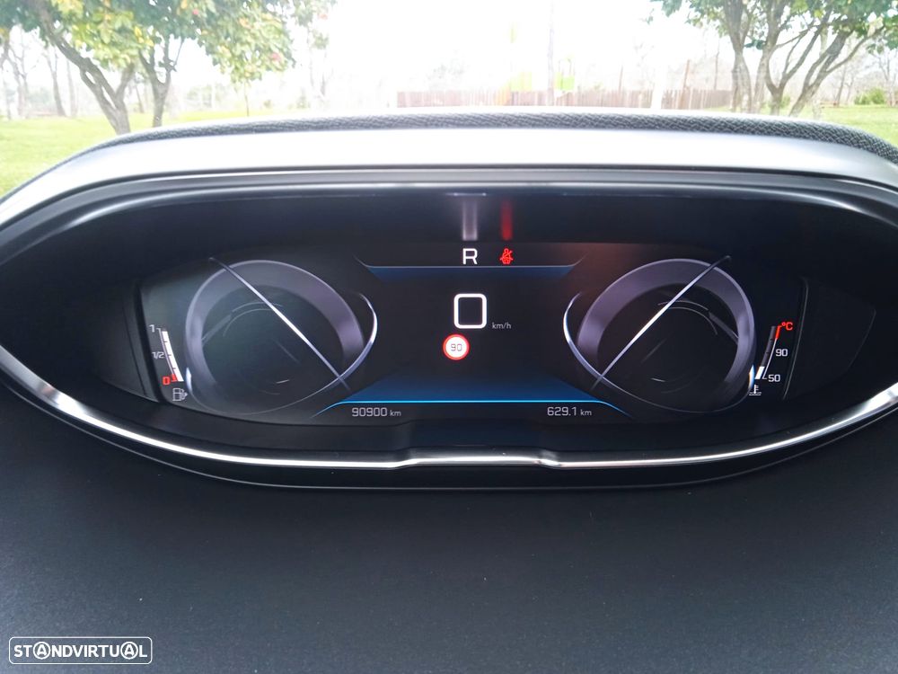 Peugeot 3008 1.2 PureTech Allure EAT8 - 26