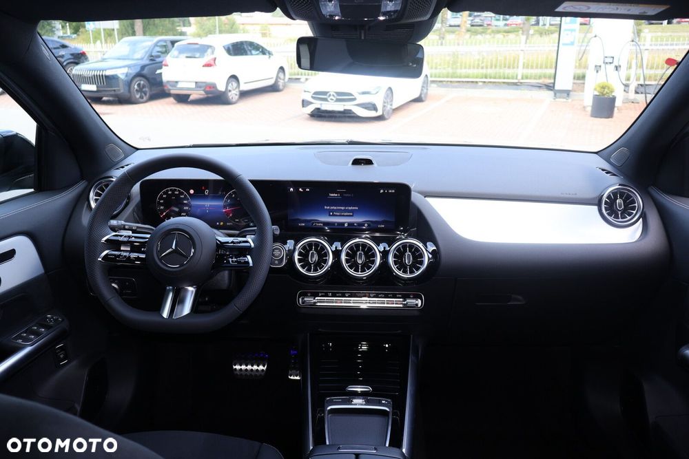 Mercedes-Benz GLA - 12