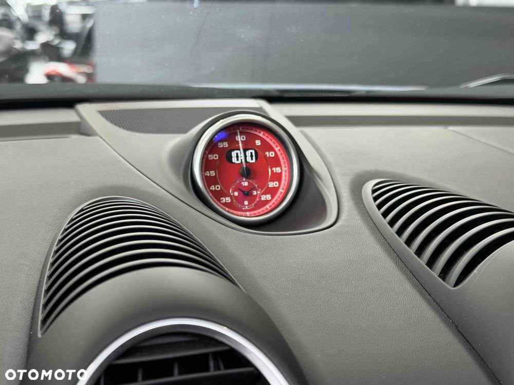 Porsche 718 Spyder - 21