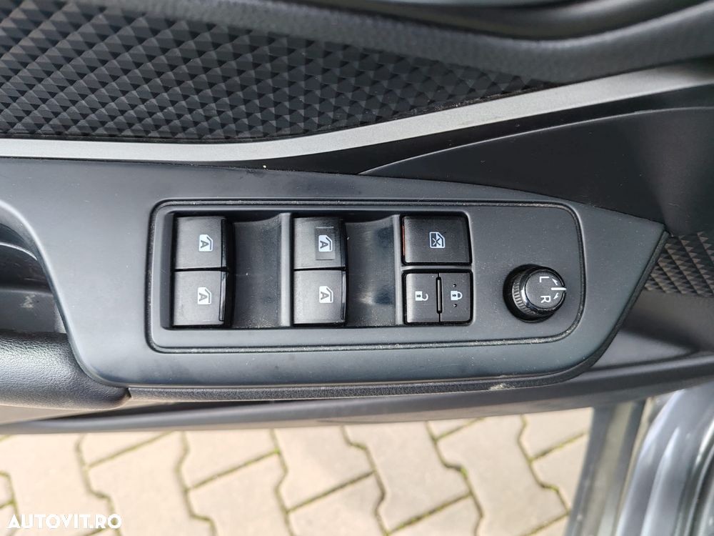 Toyota C-HR 1.8 HSD 4x2 CVT C-ult - 17