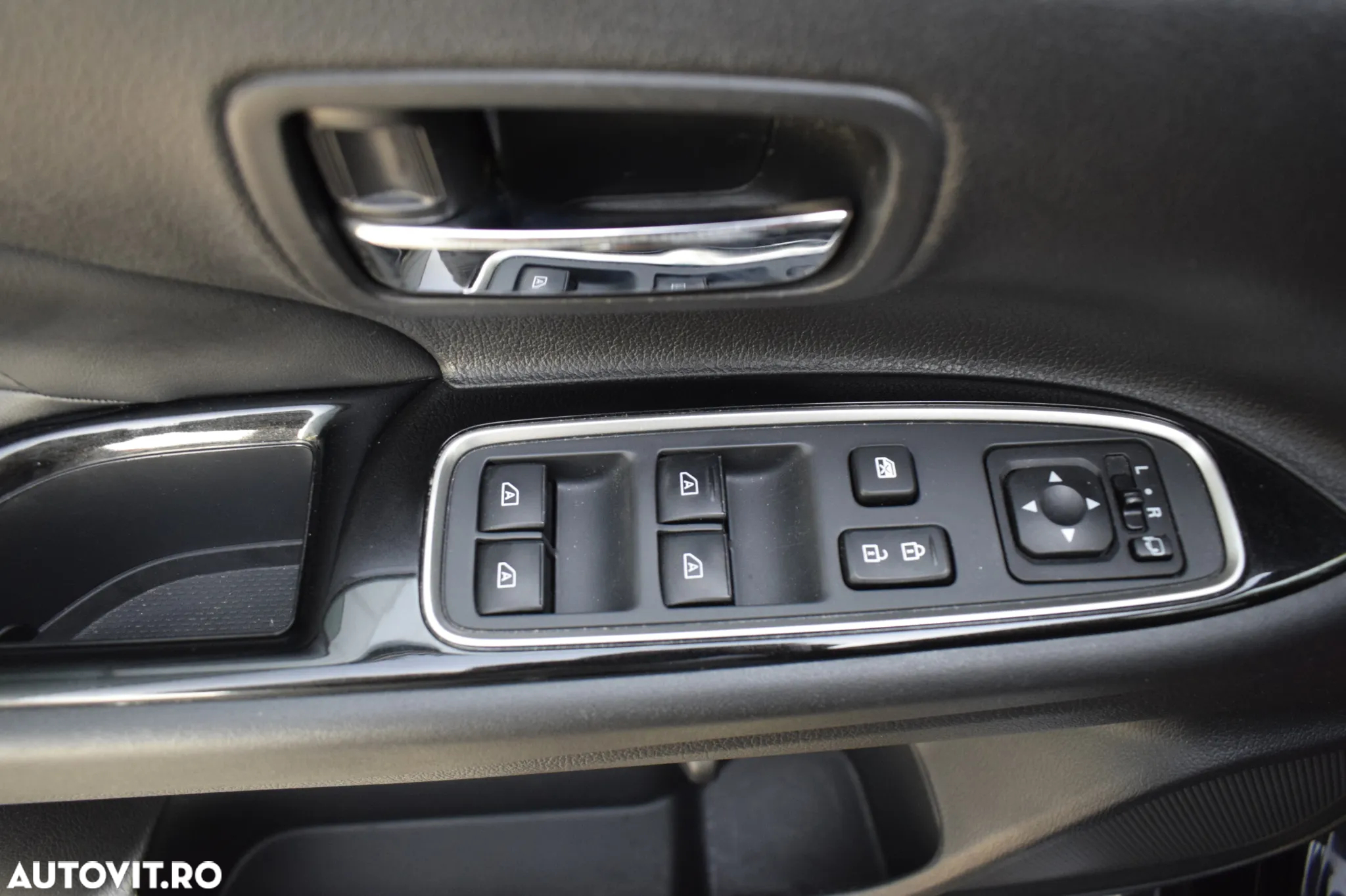 Mitsubishi Outlander PHEV 2.4 L 4X4 Intense - 22