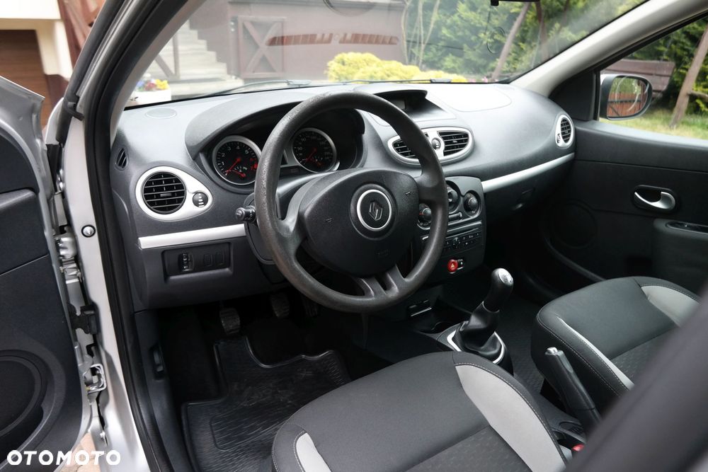 Renault Clio 1.2 16V Alize - 8