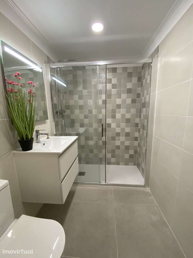 Lisboa. Arroios. Agradável apartamento T0 com 2 varandas. - Grande imagem: 2/17