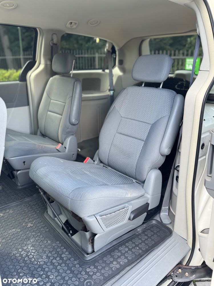 Chrysler Town & Country 3.3 LX - 5