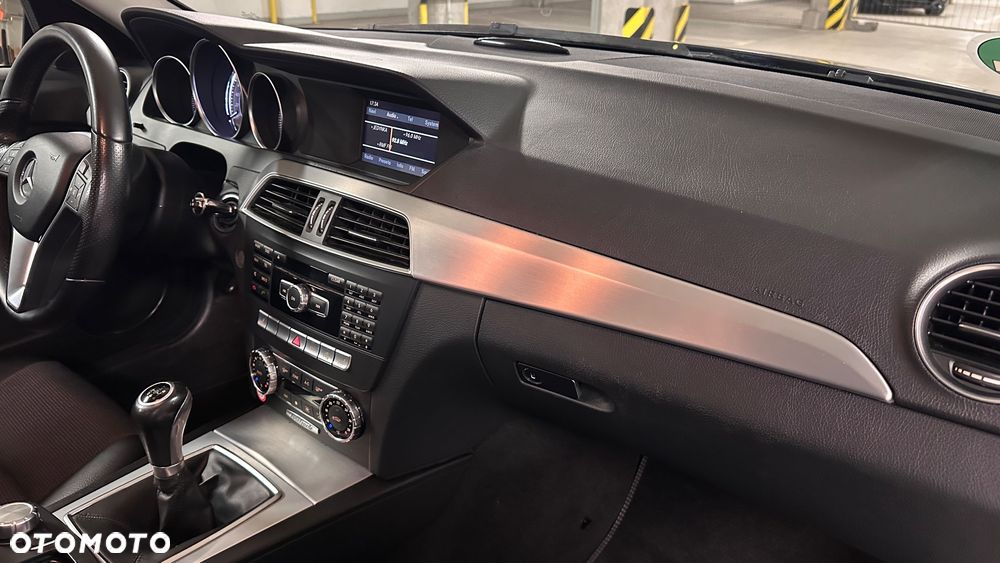 Mercedes-Benz Klasa C 180 BlueEFFICIENCY Avantgarde - 32