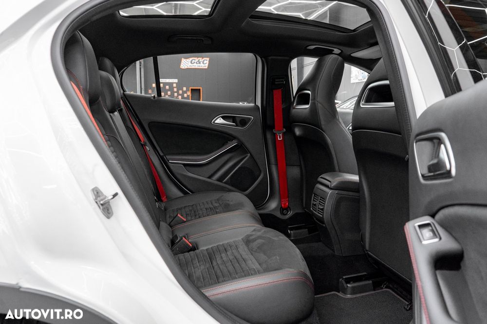 Mercedes-Benz GLA AMG 45 4Matic AMG Speedshift 7G-DCT - 18
