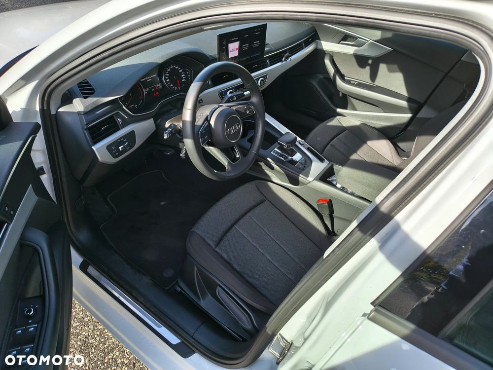 Audi A4 Limousine - 5