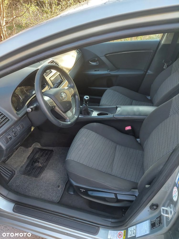 Toyota Avensis 1.6 Sol - 7