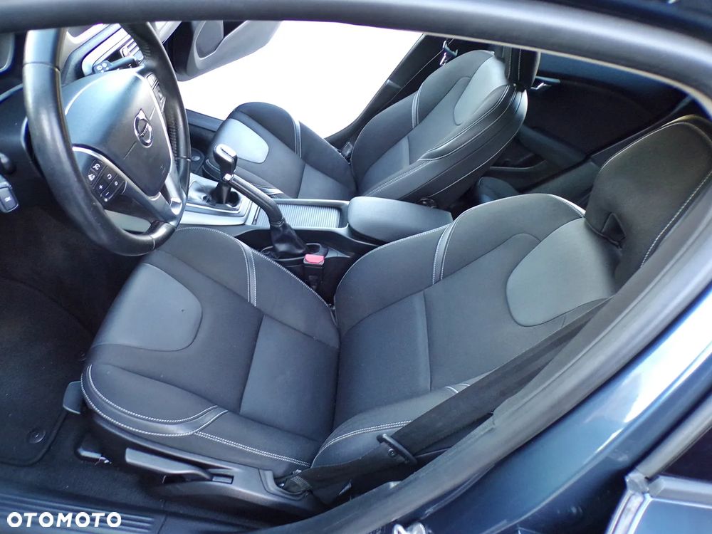 Volvo V40 D2 Momentum - 24