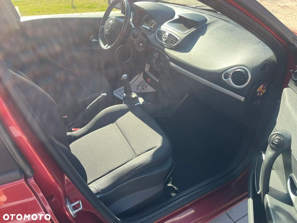 Renault Clio 1.2 16V 75 Expression - 10