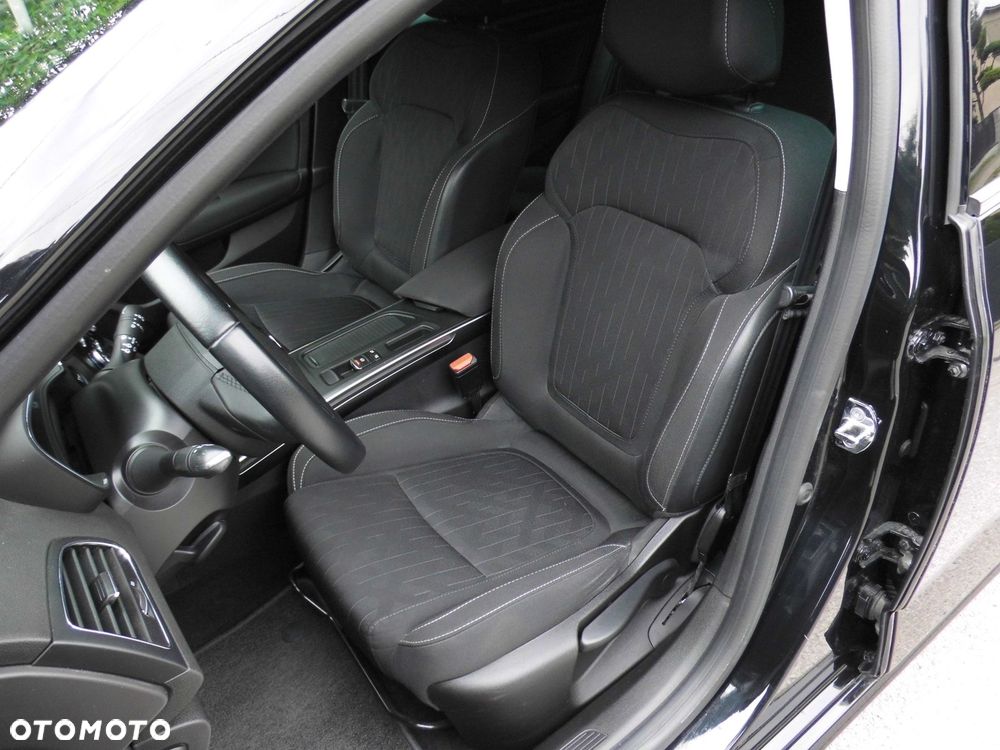 Renault Megane TCe 140 GPF LIMITED - 8
