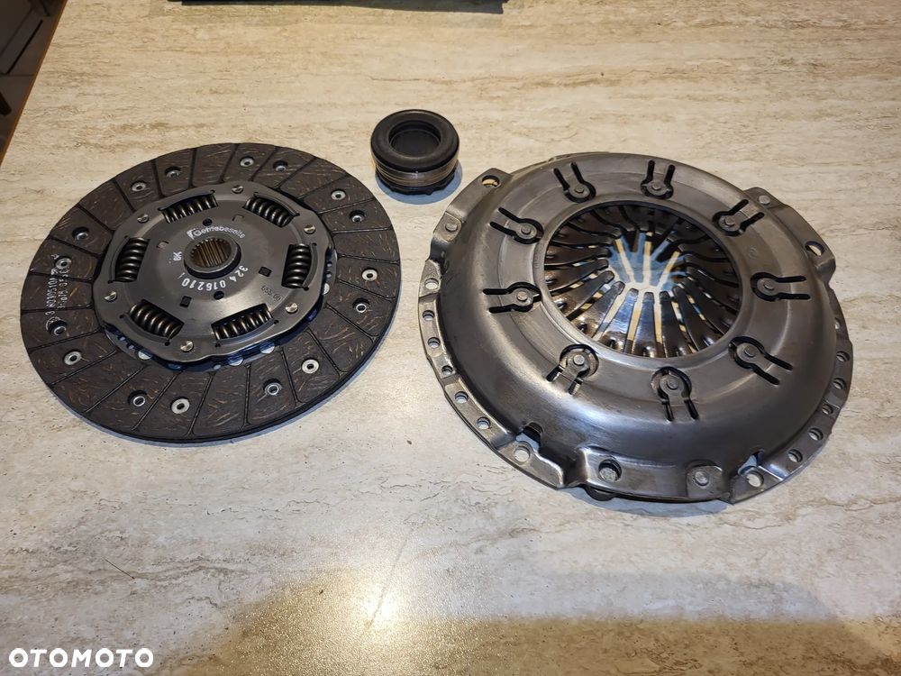Zestaw sprzęgła z łożyskiem wyciskowym sprzęgło  AUDI 100 C3, A4 B5, A6 C5, A8 D2; VW PASSAT B5, PASSAT B5.5 2.5D 01.90-05.05 - 3