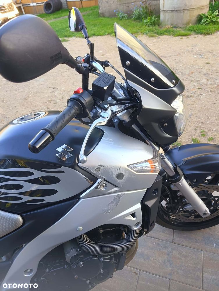 Suzuki GSR - 10