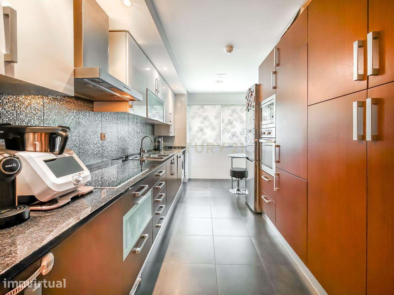 Apartamento T2 de referência na Pontinha com garagem e mais de 100m² - Grande imagem: 5/32