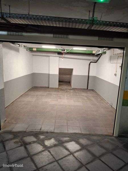 Aluga se Garagem fechada em Almada - Grande imagem: 3/3