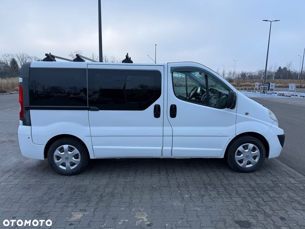 Renault Trafic Combi L1H1 teilverglast - 4
