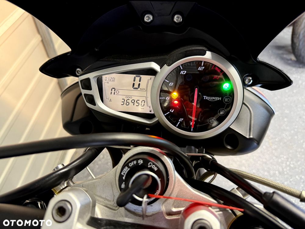 Triumph Street Triple - 8
