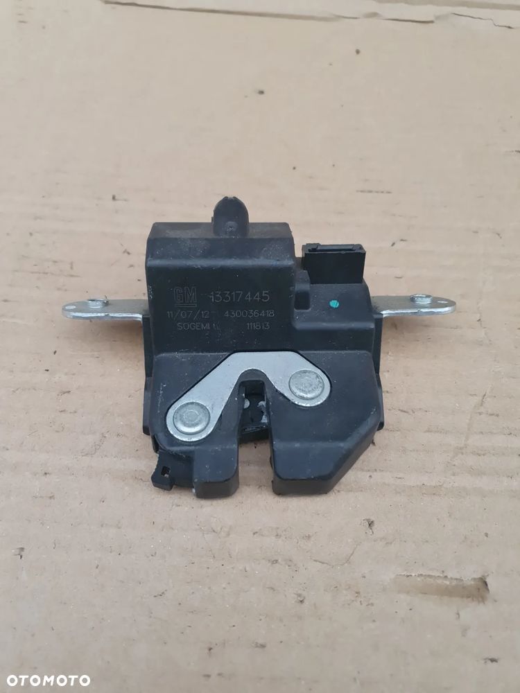 } Opel Corsa D Meriva B Corsa E Astra K Alfa Romeo Giulietta Zamek Klapy Bagażnika 13317445 - 1