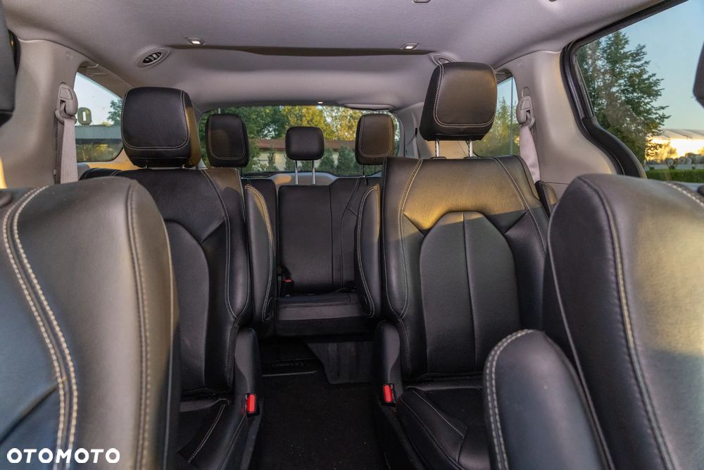 Chrysler Pacifica - 16