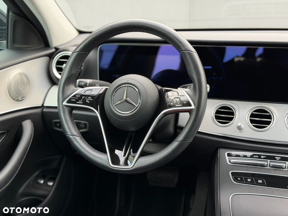 Mercedes-Benz Klasa E - 32
