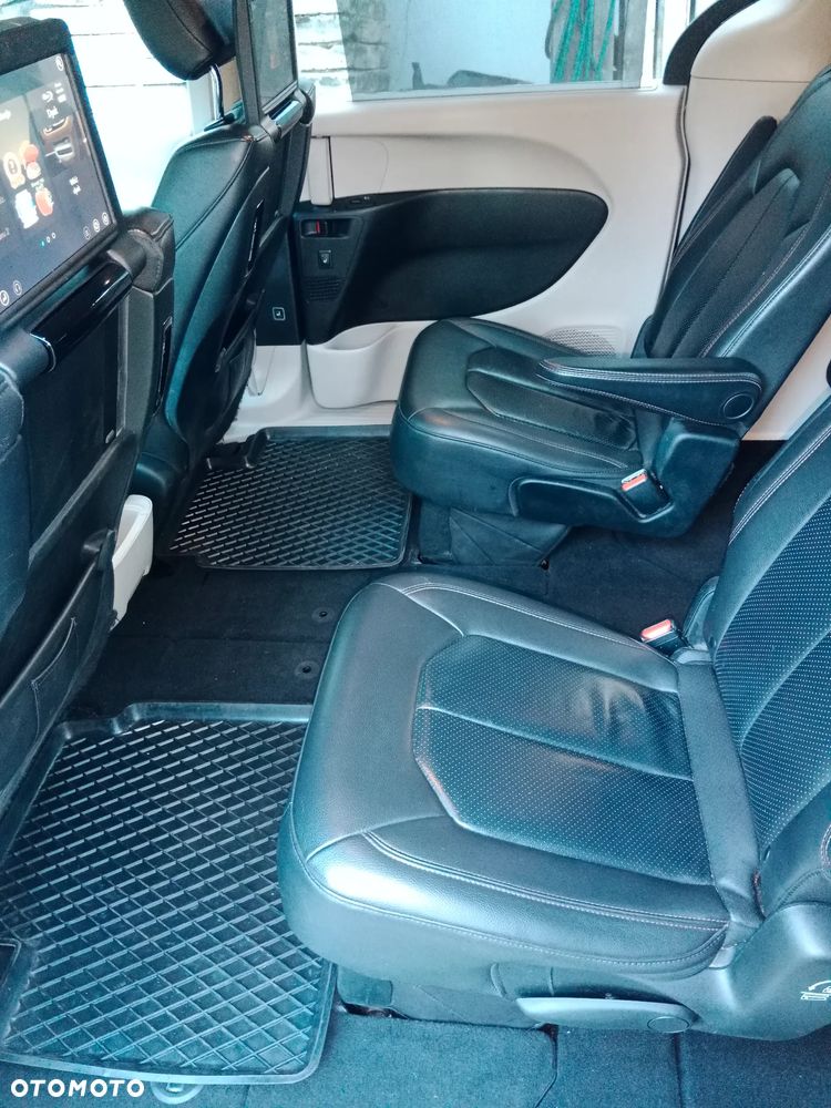 Chrysler Pacifica - 14