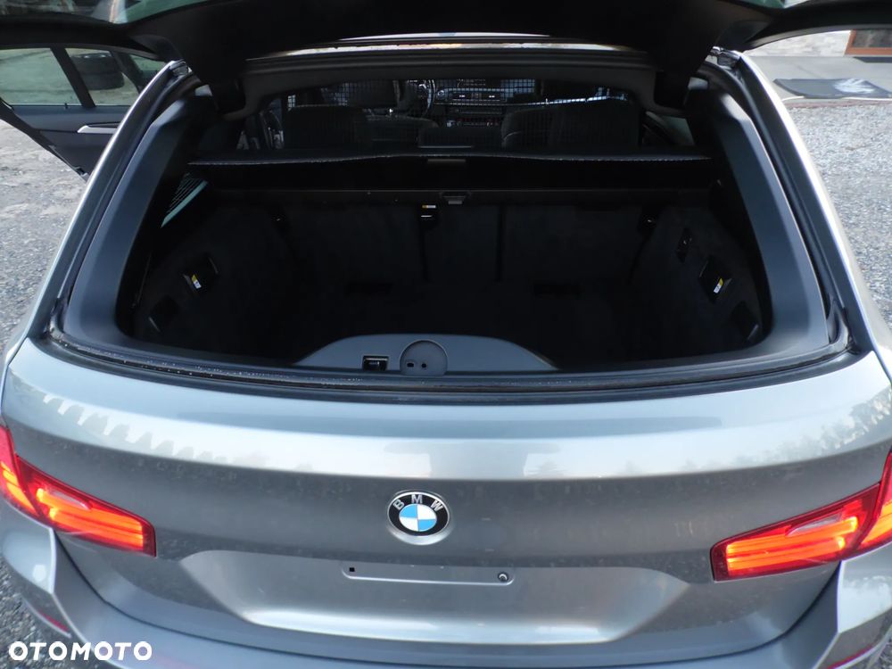 BMW Seria 5 525d xDrive Sport-Aut - 27