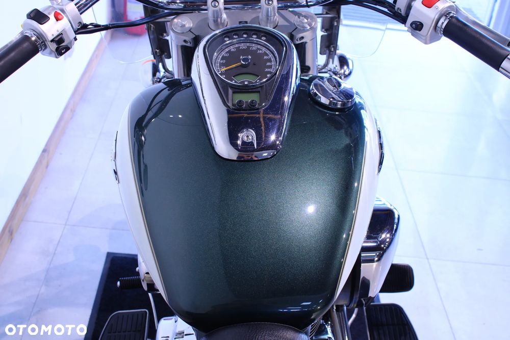 Suzuki Intruder - 12