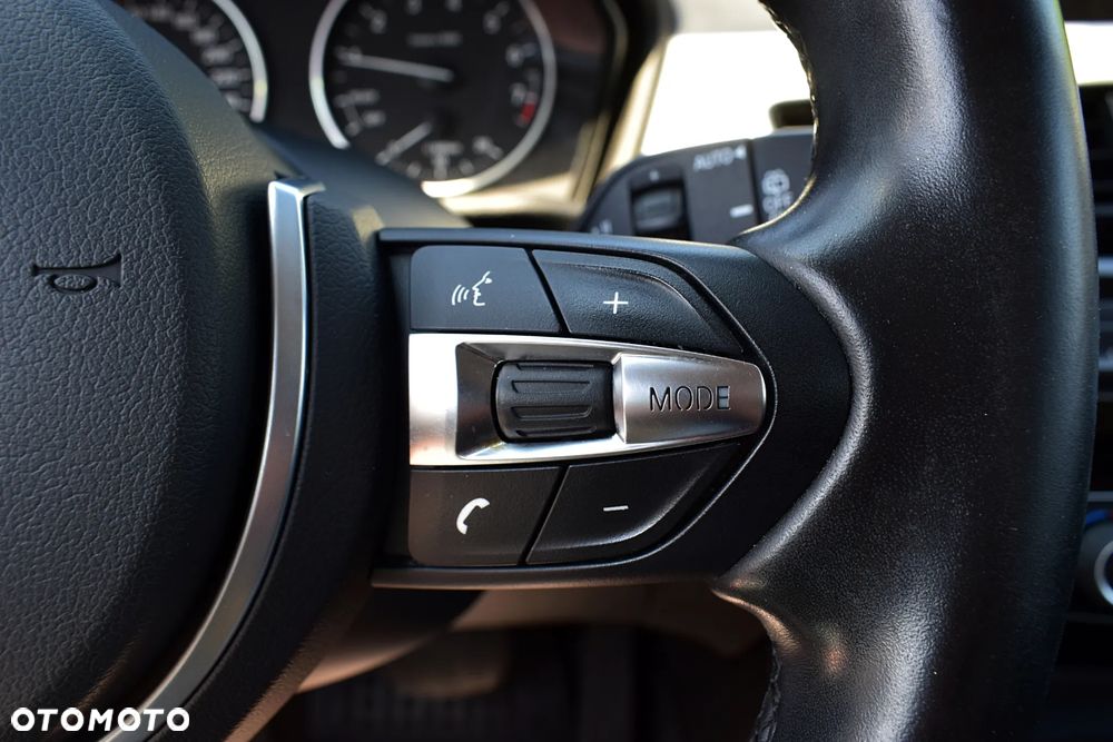 BMW X1 xDrive20i Advantage - 12
